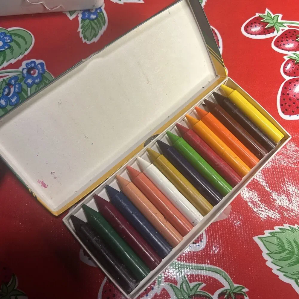 Vintage 1988 Crayola Large Crayons 16 Count Binney & Smith Flat Box